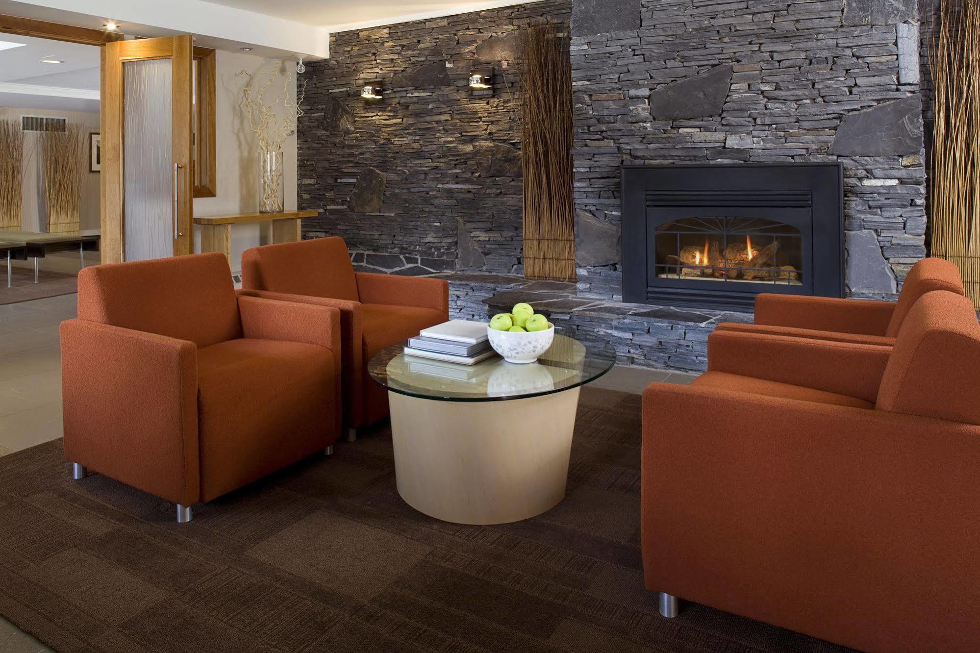 Banff Aspen Lodge Экстерьер фото